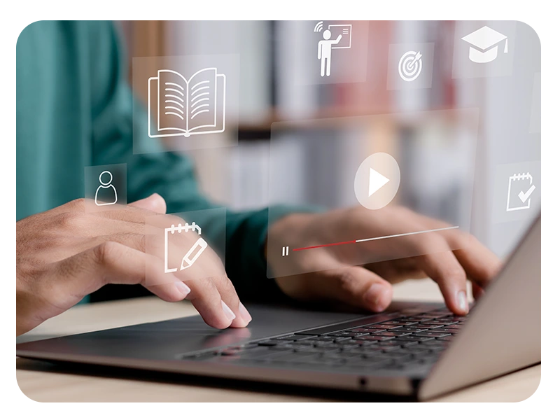 Persona escribiendo en su portátil con iconos de aprendizaje digital superpuestos, representando el análisis de cursos y herramientas online